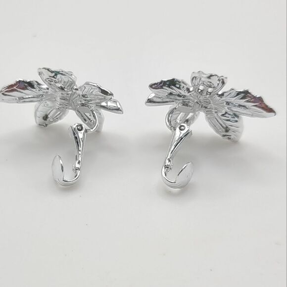 Vintage Sarah Coventry Silvertone Flower Or Leaf Clip On Earrings - Picture 3 of 5